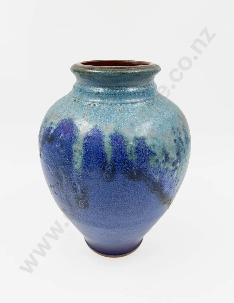 NZ Pottery Vase Image 1++