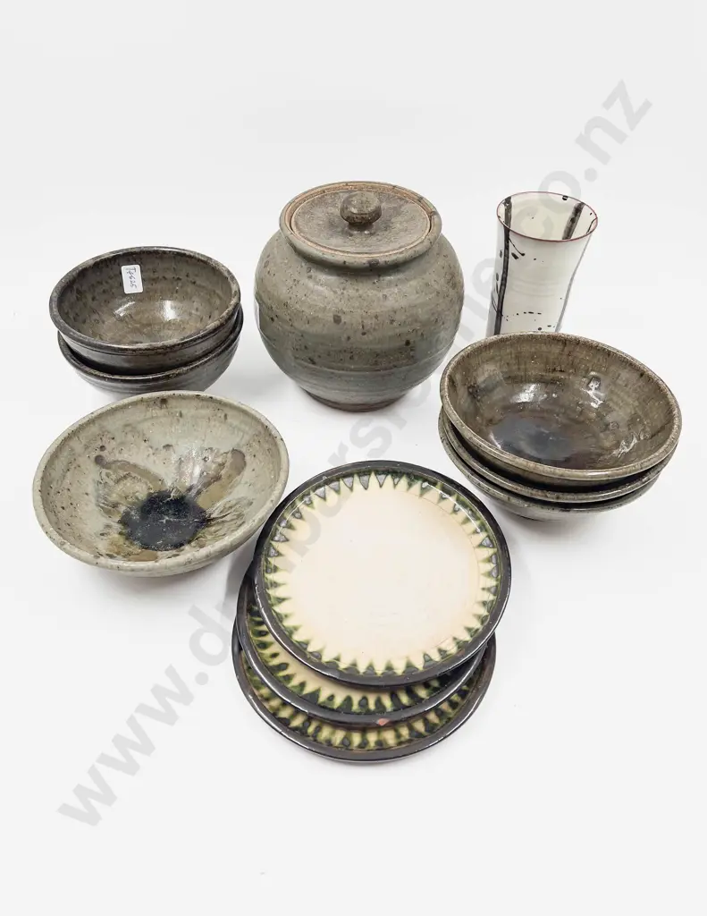 Qty of Assorted NZ Pottery Image 1++