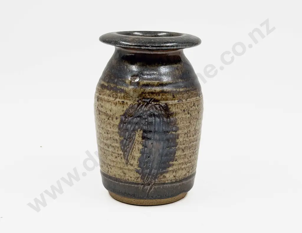 NZ Pottery Vase Image 1++