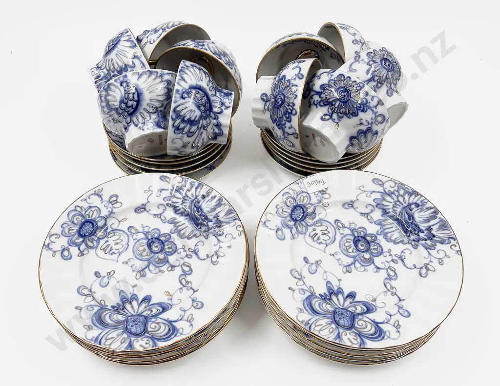 Qty of Assorted Russian Fancy China Image 1++