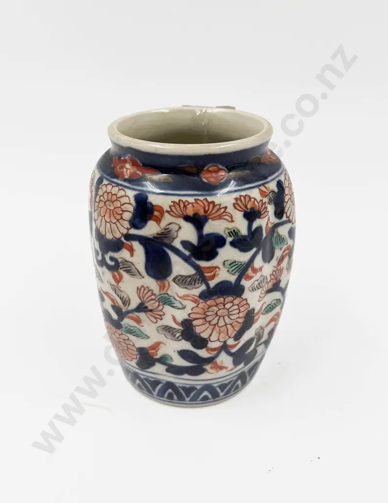 Small Imari Pattern Vase Image 1++