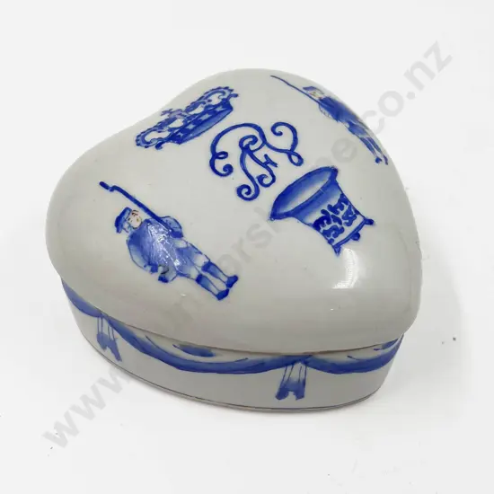 Chinese Blue and White Heart Shaped Trinket Box
