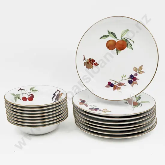 Quantity of Assorted Royal Worcester Evesham Pattern