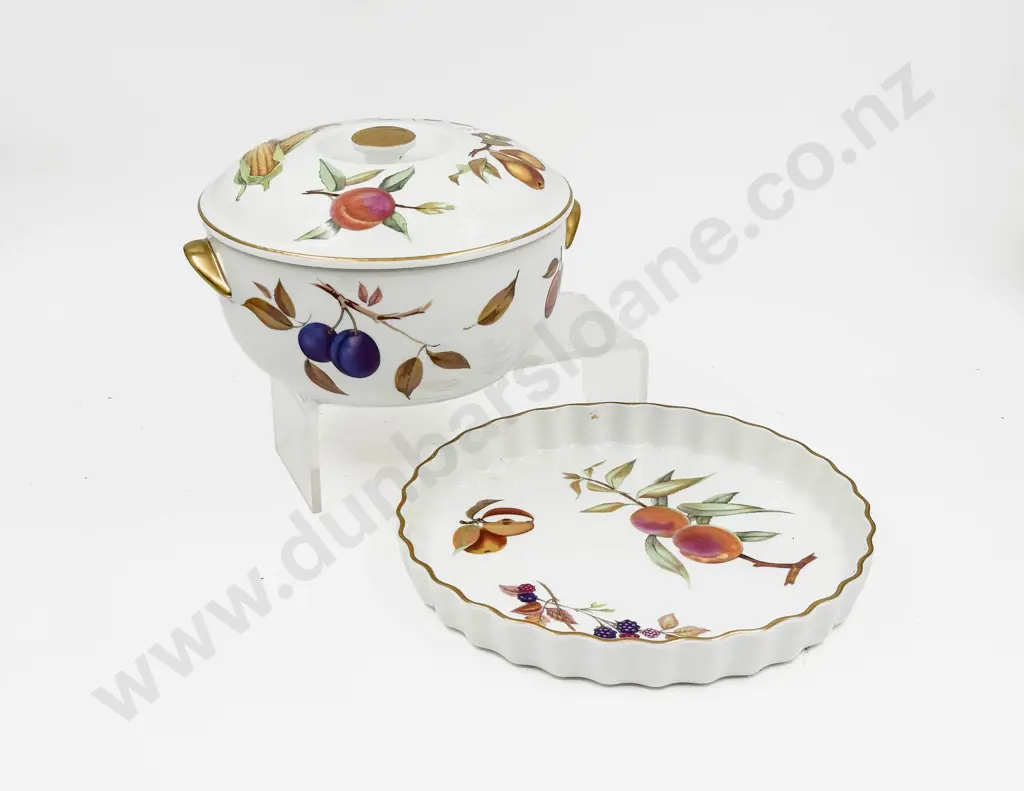 Quantity of Assorted Royal Worcester Evesham Pattern Image 1++