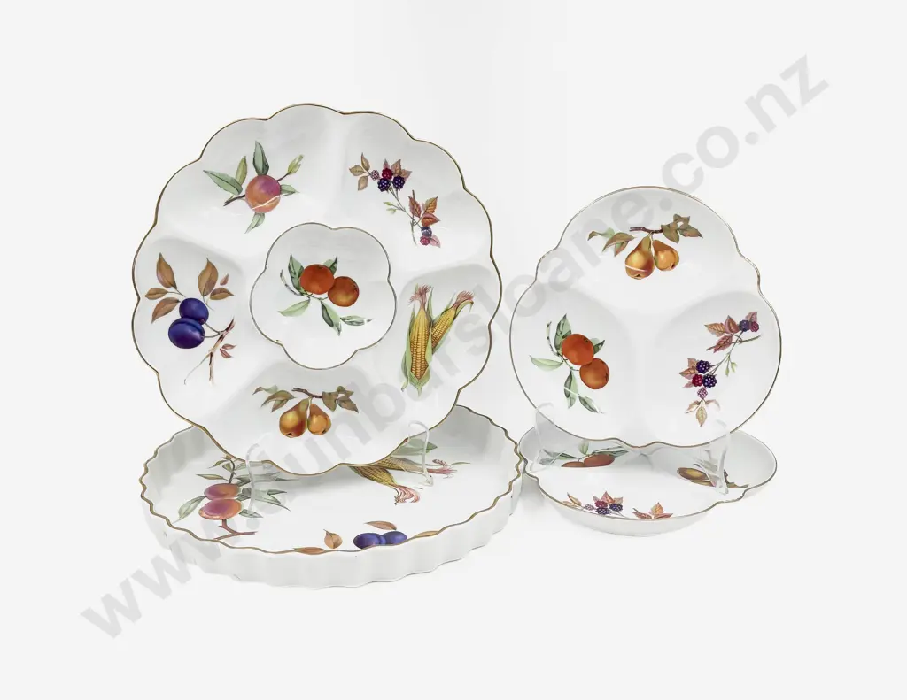 Quantity of Assorted Royal Worcester Evesham Pattern Image 1++