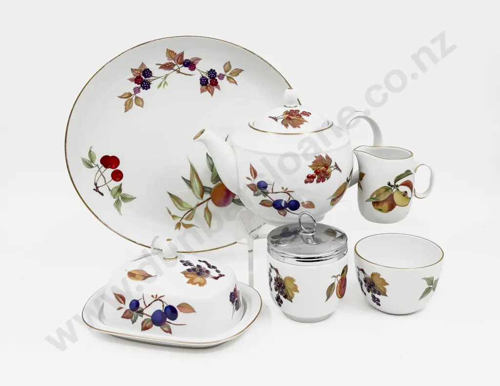 Quantity of Assorted Royal Worcester Evesham Pattern Image 1++