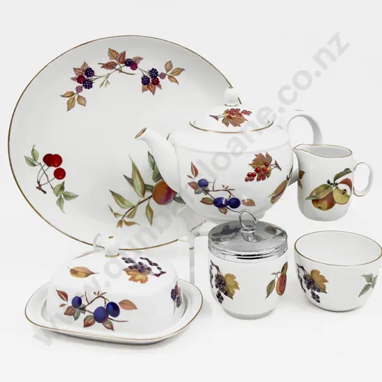 Quantity of Assorted Royal Worcester Evesham Pattern