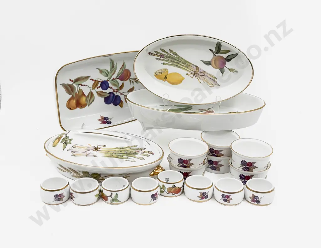 Quantity of Assorted Royal Worcester Evesham Pattern Image 1++