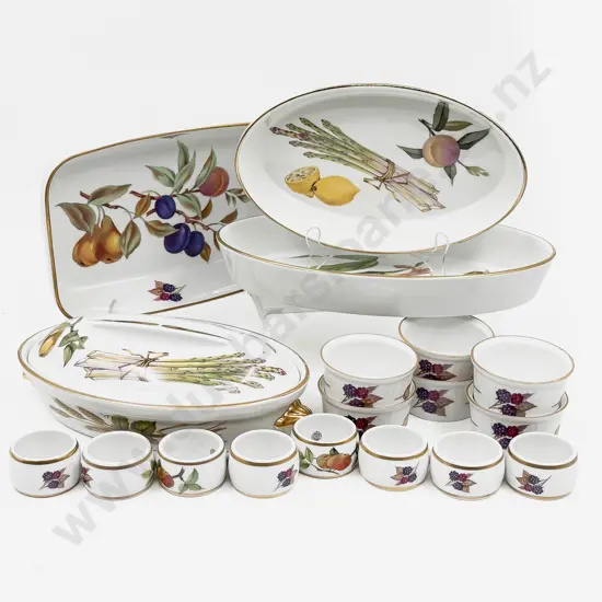 Quantity of Assorted Royal Worcester Evesham Pattern