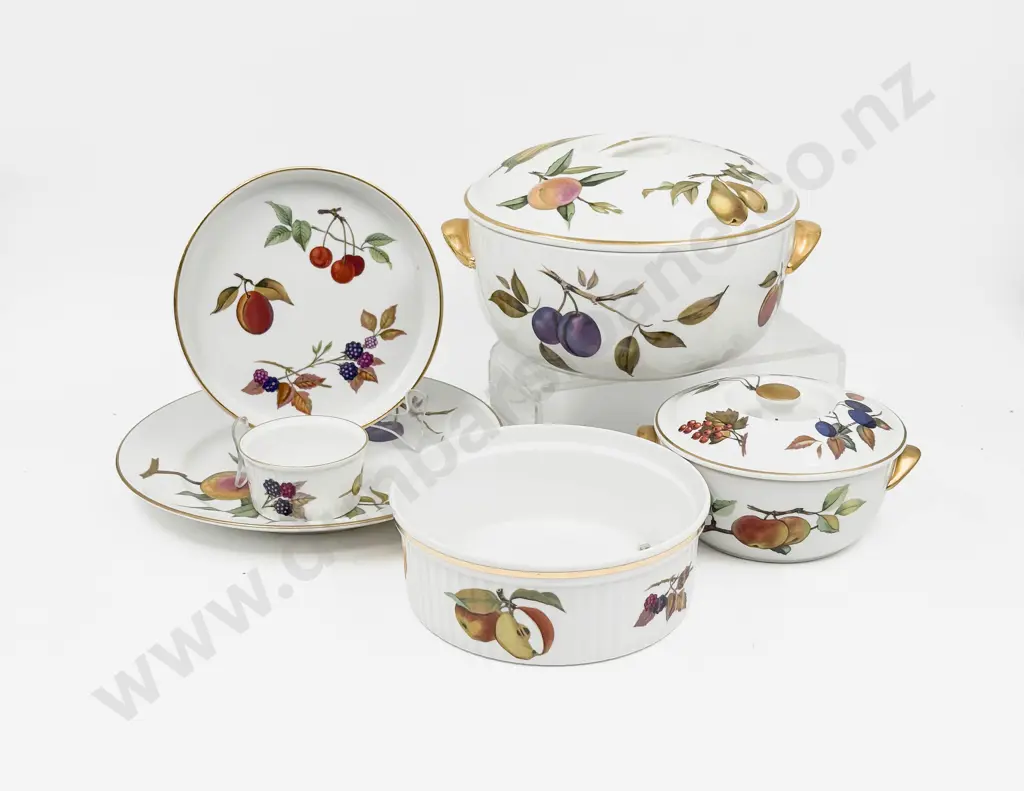 Quantity of Assorted Royal Worcester Evesham Pattern Image 1++