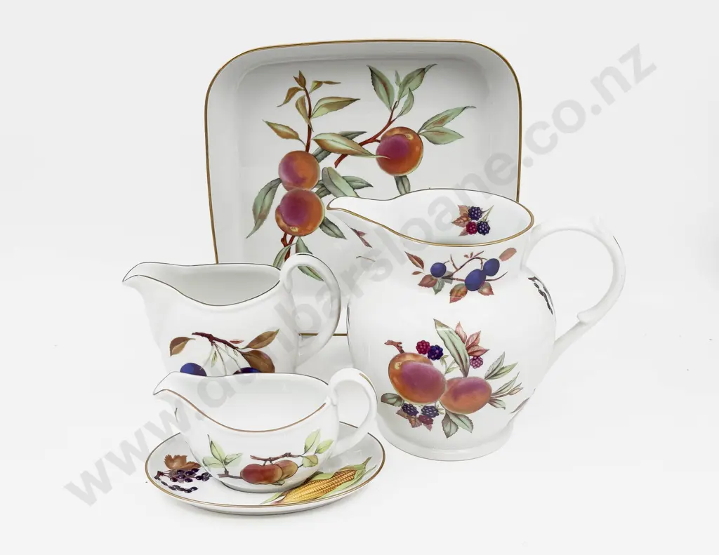 Quantity of Assorted Royal Worcester Evesham Pattern Image 1++
