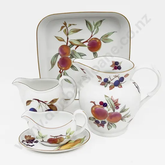 Quantity of Assorted Royal Worcester Evesham Pattern