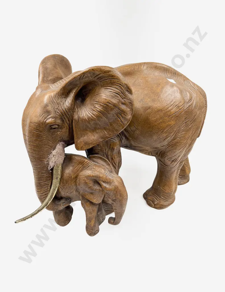 Large Elephant Figure Group (Faults) Image 1++