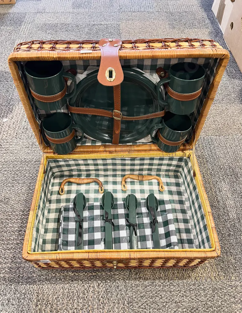 Picnic Set with Fitted Interior Image 1++