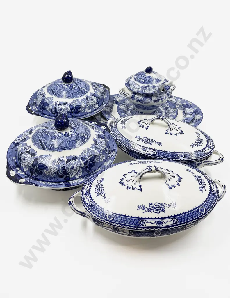 Qty of Assorted Blue and White Dinner China Image 1++