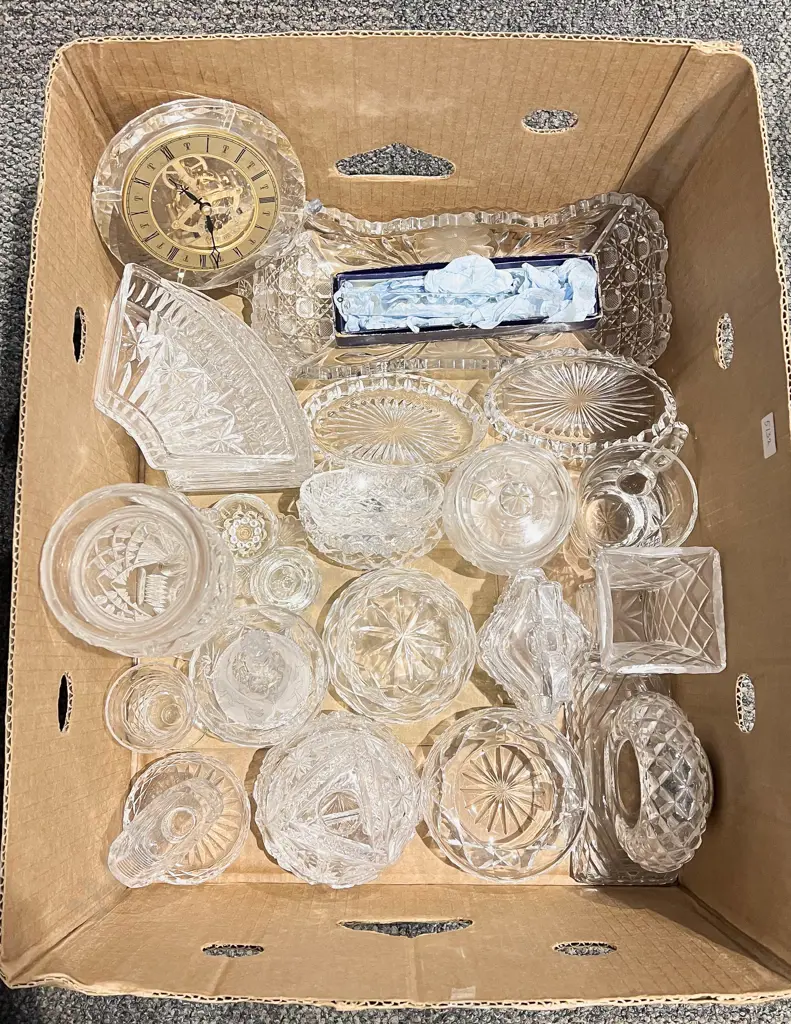 Box Qty of Assorted Crystal and Glass Ware Image 1++