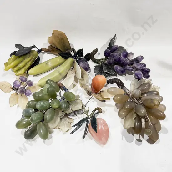 Qty of Assorted Hardstone Grapes etc