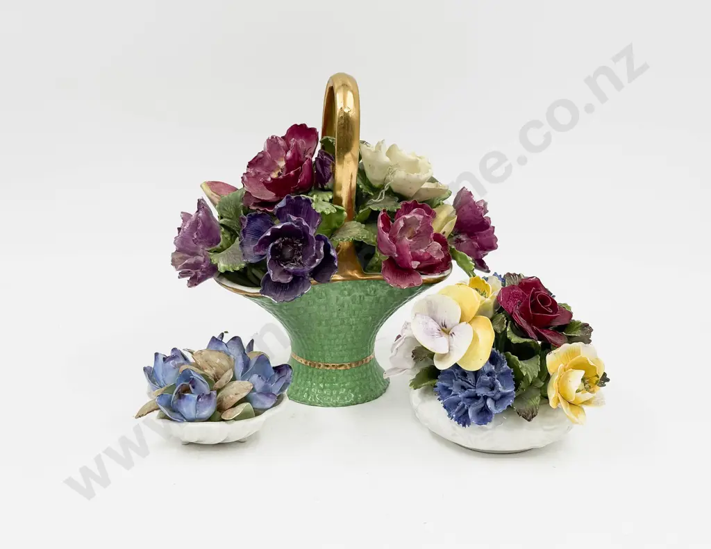 Qty of Assorted Floral Ornaments Image 1++