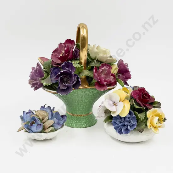 Qty of Assorted Floral Ornaments