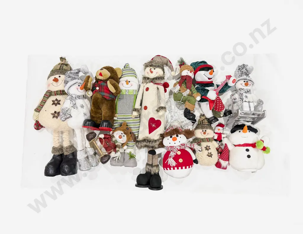 Qty of Assorted Christmas Ornaments and Decorations Image 1++