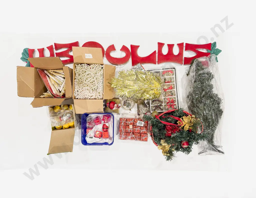 Qty of Assorted Christmas Ornaments and Decorations Image 1++