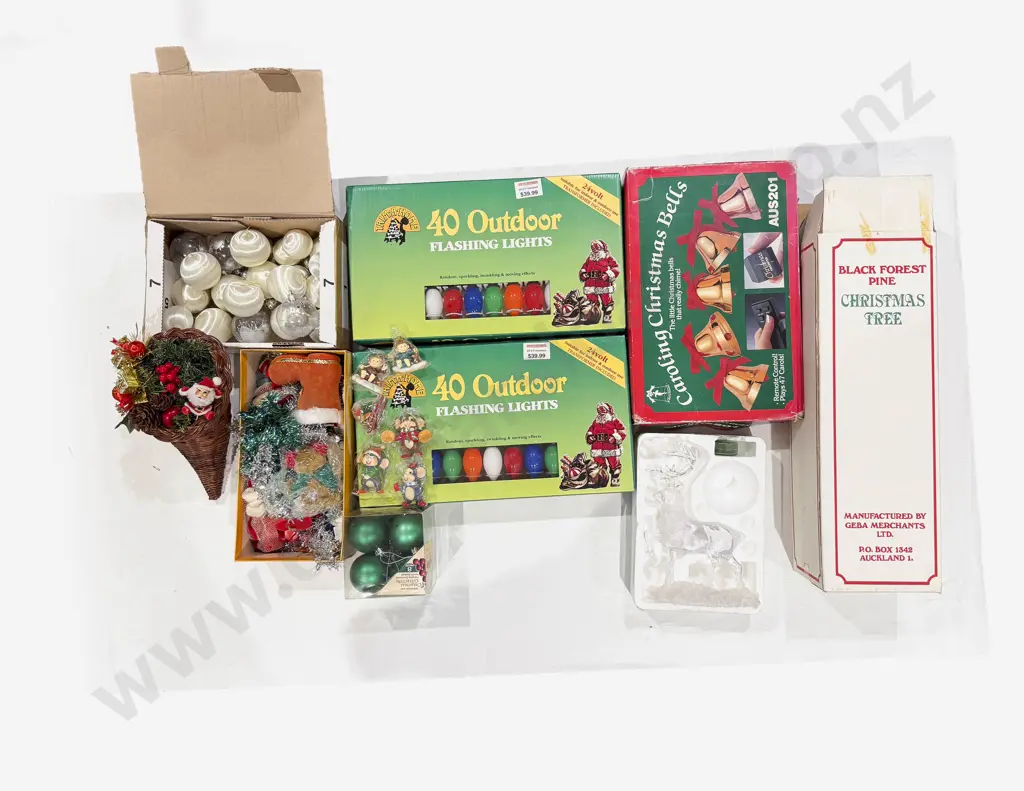 Qty of Assorted Christmas Ornaments and Decorations Image 1++