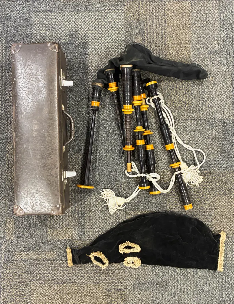 Vintage Set of Bagpipes in Case Image 1++