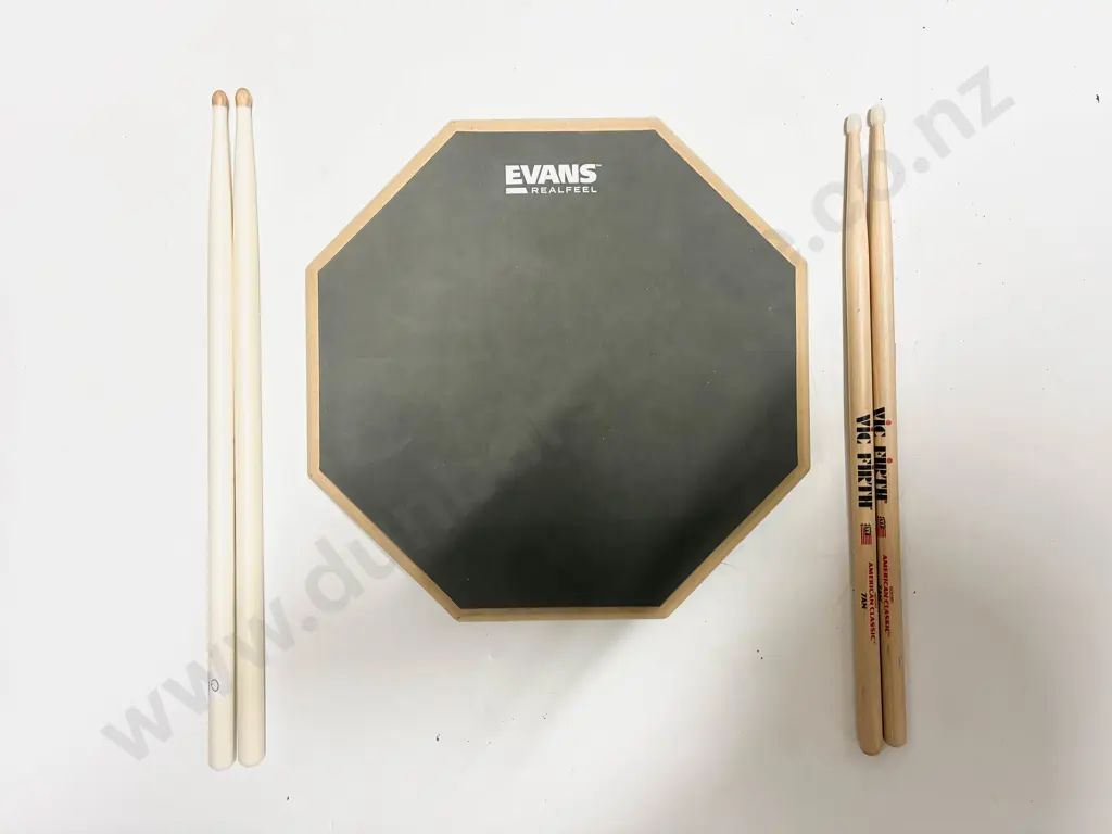 Evans Realfeel Drum Practice Pad with Four Drum Sticks Image 1++