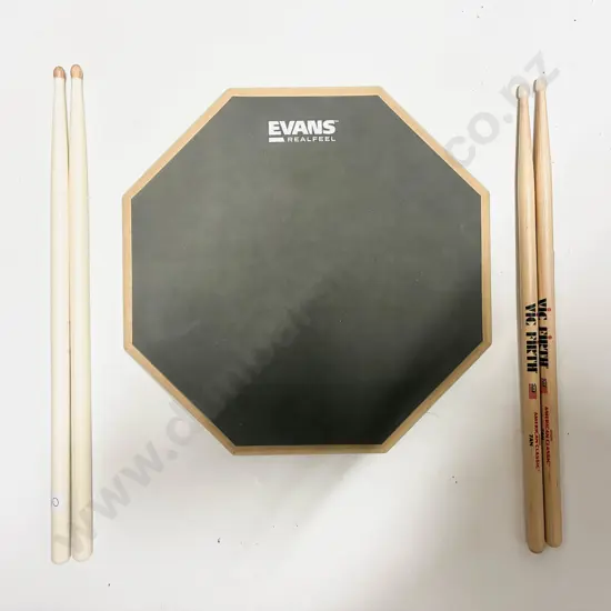 Evans Realfeel Drum Practice Pad with Four Drum Sticks