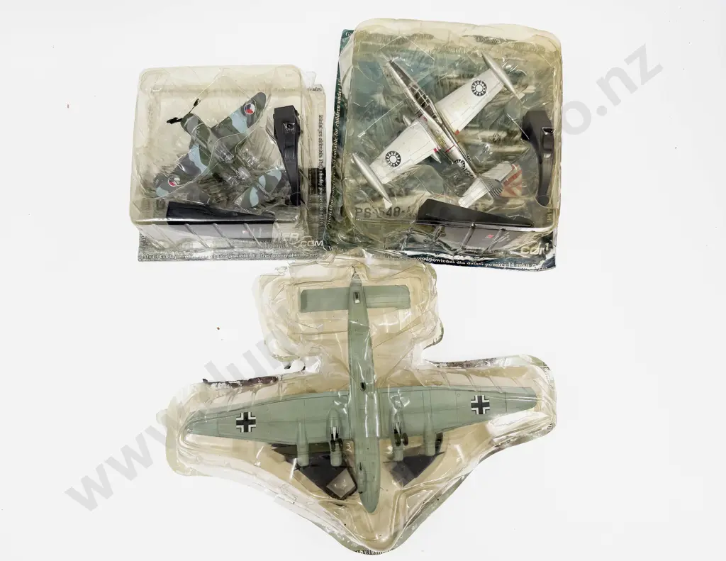 Three Amer Com Collection Fighter Plane Models 1944 Junkers Czech Lavotschkin Taiwan F-84G Image 1++
