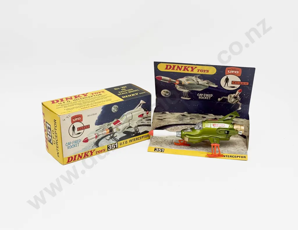 Dinky 351 UFO Interceptor SHADO with interior packaging and Instructions Image 1++