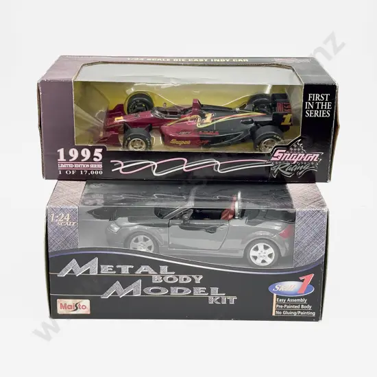Boxed Maisto 1:24 Model Kit Completed and Snap-on Racing Indy Car