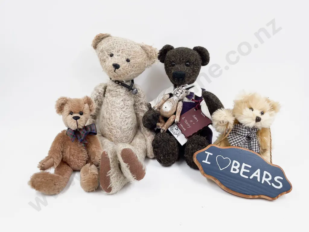 Four Craft Teddy Bears Image 1++