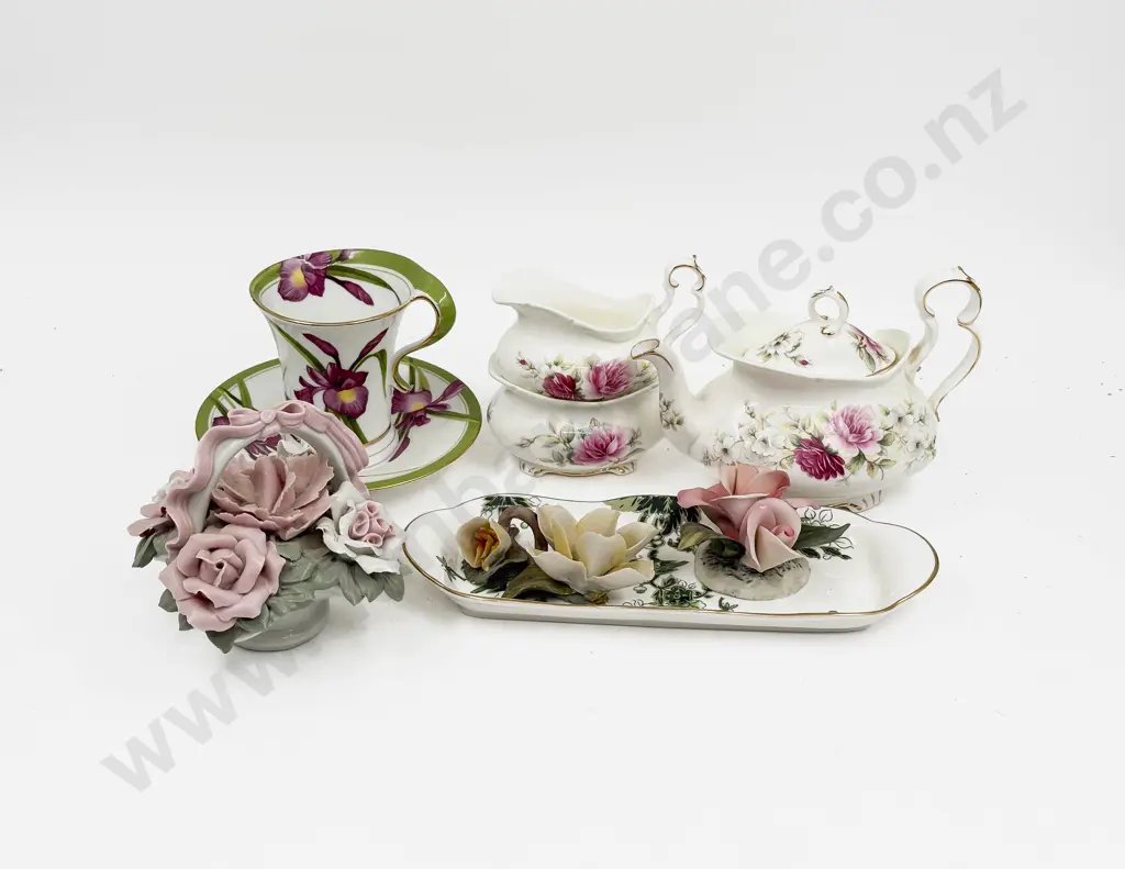 Royal Albert Tea Pot with Cream/Sugar and Assorted Image 1++