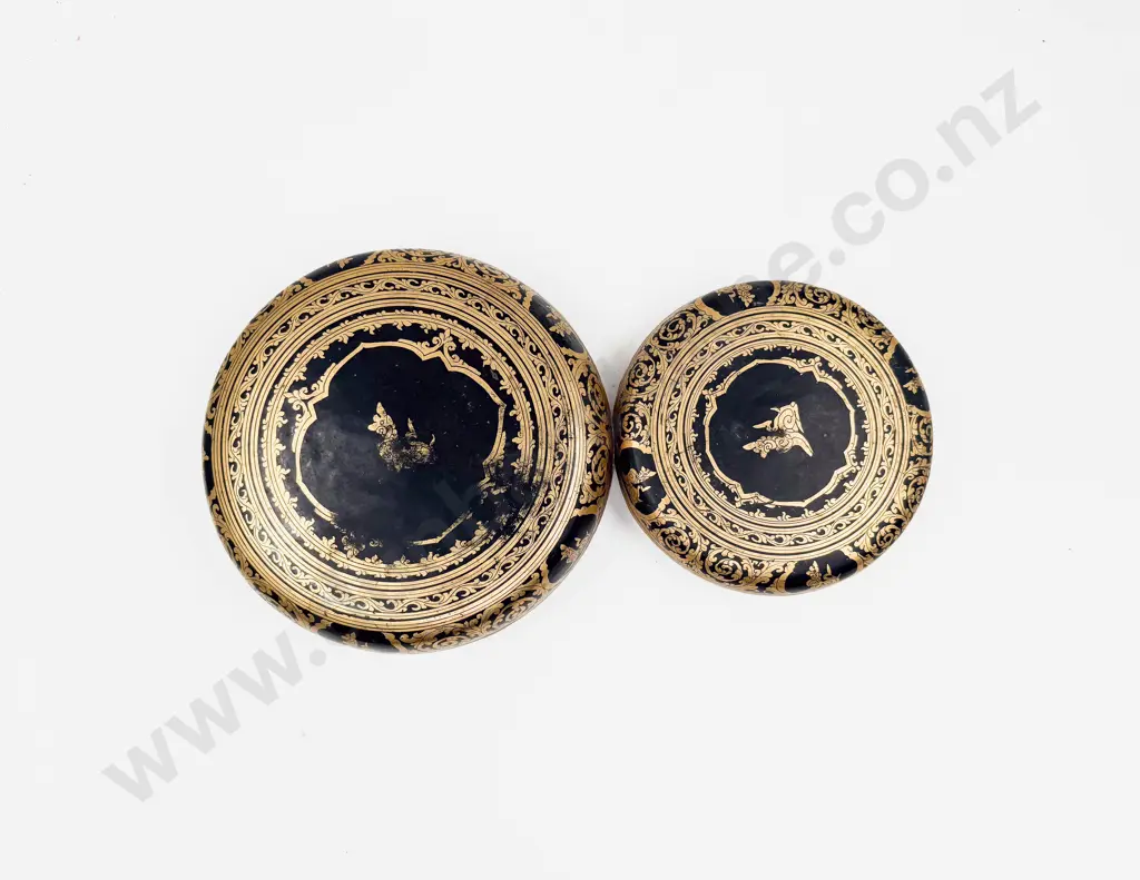 Graduated Pair Of Lacquered Containers Image 1++