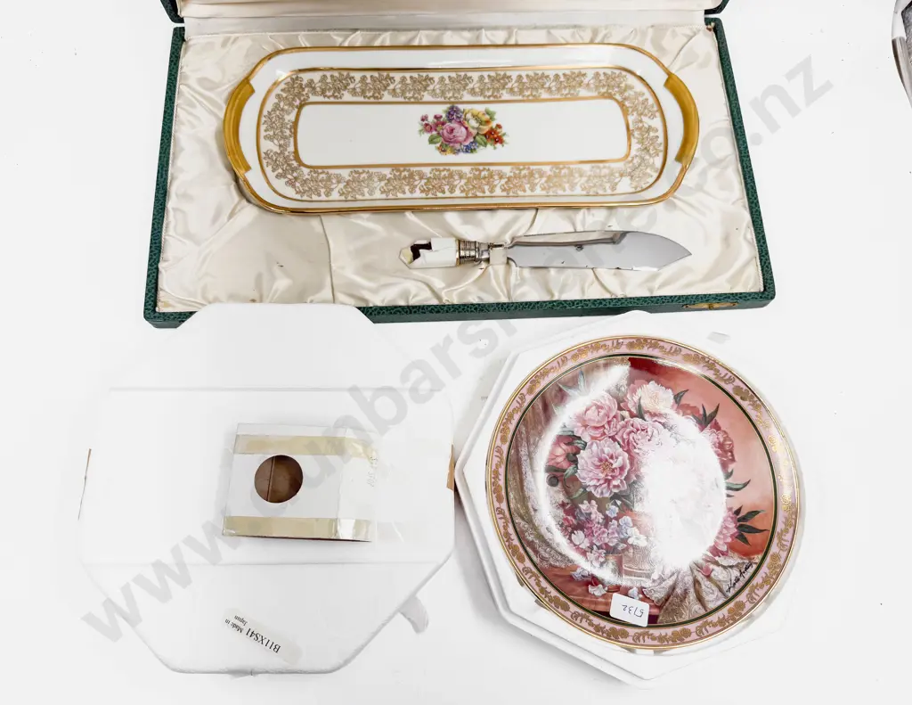 Cased Limoges Dish with Serving Knife (Faults to Handle) & Two Comm. Plates Image 1++