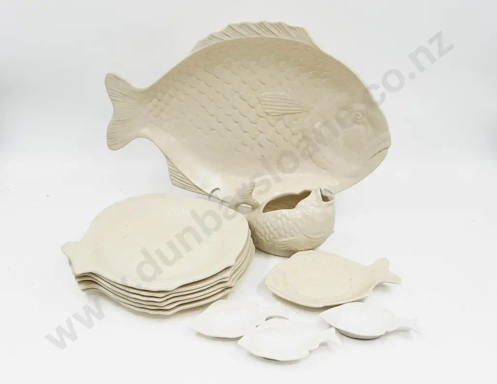 Qty of Shorter & Sons Fish Form Serving Ware incl Gravy Boat Image 1++