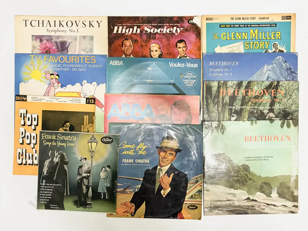 Vintage Table Top Record Player & Assorted Vinyl Records Image 1++
