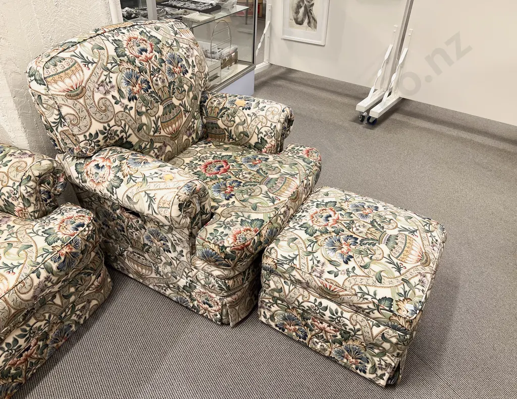 Good Quality Three Piece Upholstered Floral Chintz Lounge Suite & Matching Ottoman Image 1++