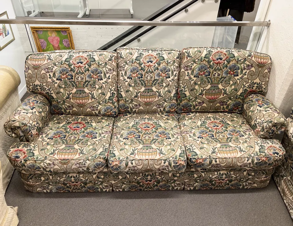 Good Quality Three Piece Upholstered Floral Chintz Lounge Suite & Matching Ottoman Image 1++