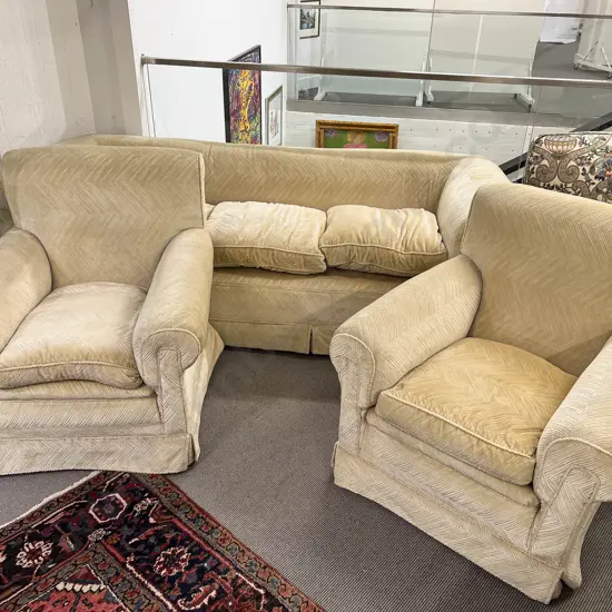 Good Quality Three Piece Upholstered Chesterfield Style Lounge Suite
