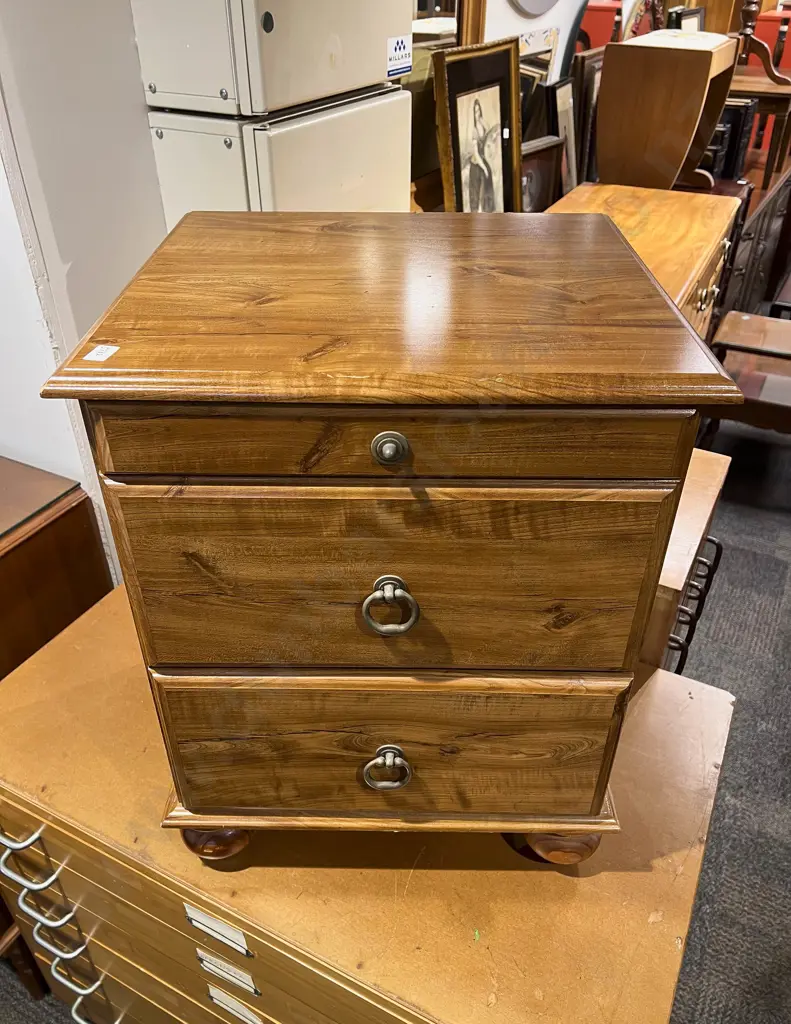 Modern Bedside Chest Image 1++