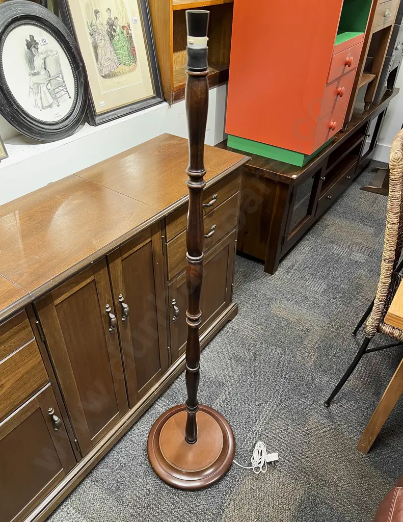 Standard Lamp Image 1++