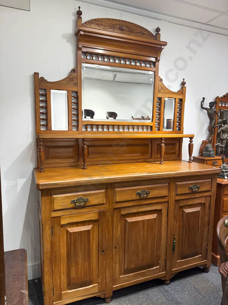 Late 19th Century NZ Colonial Kauri Mirror Back Sideboard Image 1++