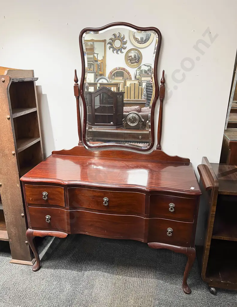 Mahogany Mirror Back Dressing Chest Image 1++
