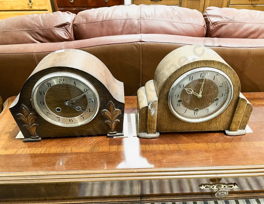 Two Oak Cased Mantel Clocks Image 1++