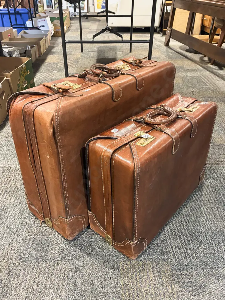 Graduated Pair of Leather Suitcases Image 1++