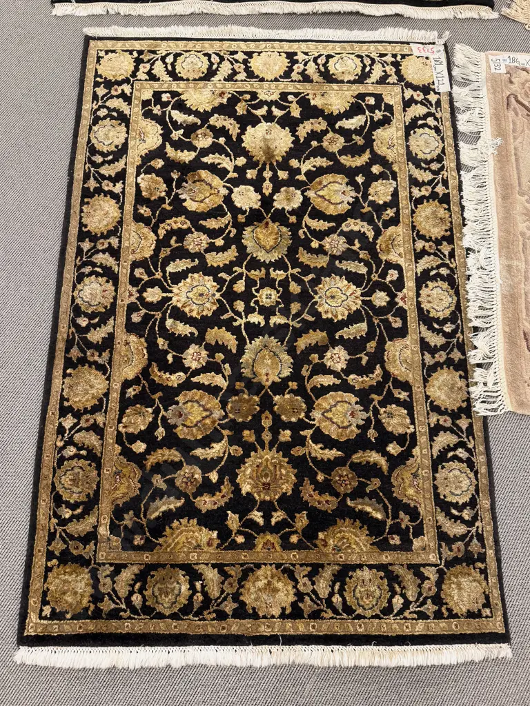 Modern Decorative Floor Rug with Allover Floral Motif Image 1++