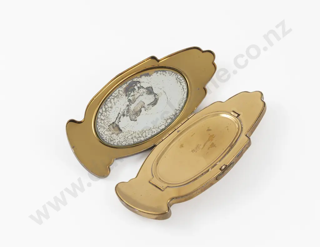 1940s Volupte 'Golden Gesture' Hand Shaped Powder Compact Image 1++