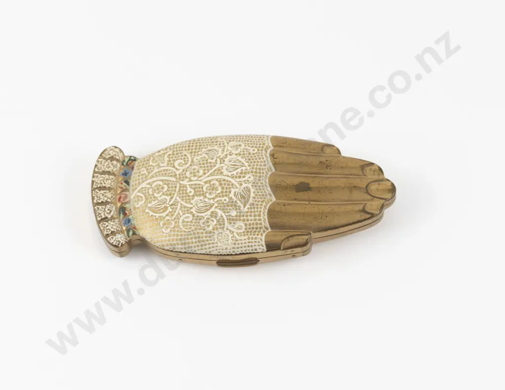 1940s Volupte 'Golden Gesture' Hand Shaped Powder Compact Image 1++